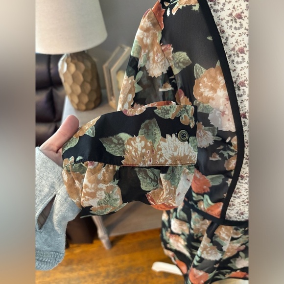 Simply Noelle Floral Tunic - Picture 4 of 9